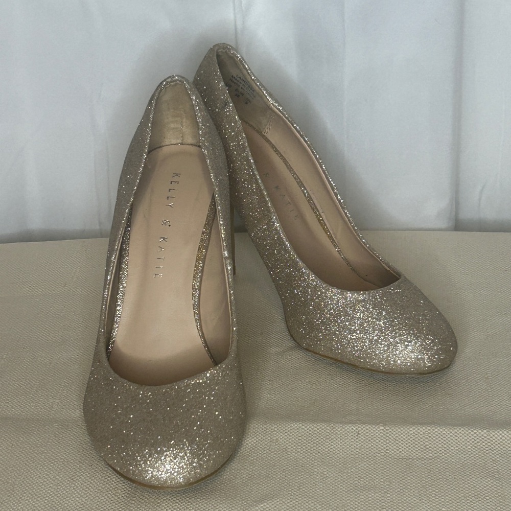 Kelly & Katie Gold glitter pumps